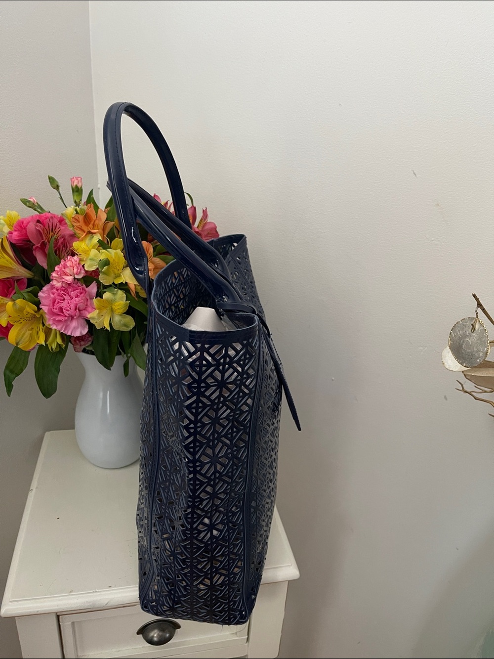 Tory Burch Navy Patent Laser-Cut Tote Bag - Picture 4 of 9
